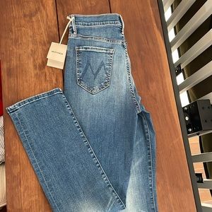 Mother denim jeans. The Swooner Rascal Hover in Healing Jar wash. Style10566-104